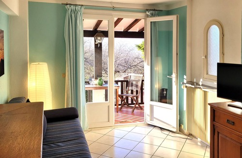 Laroque-des-Alberes Apartment | Mountains & sea: Charming apartment with terrace and pool on a wooded mountainside