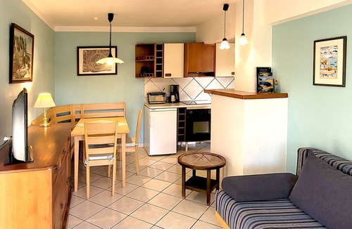 Laroque-des-Alberes Apartment | Mountains & sea: Charming apartment with terrace and pool on a wooded mountainside