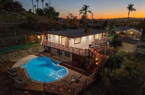 East Grove House | Mountains Views with Pool & Basketball, Relax & Play!