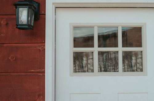 Roxbury Cabin | Mountainscape: Peaceful and Skiing Getaway. Pet-Friendlyn
