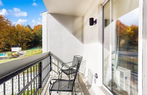 Warren Apartment | Mountainside 35