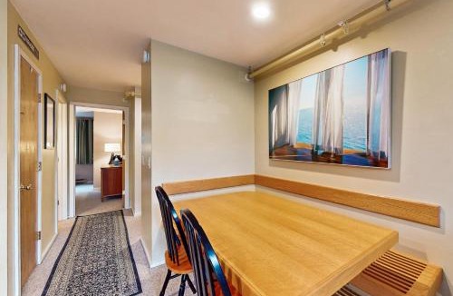 Warren Apartment | Mountainside 35