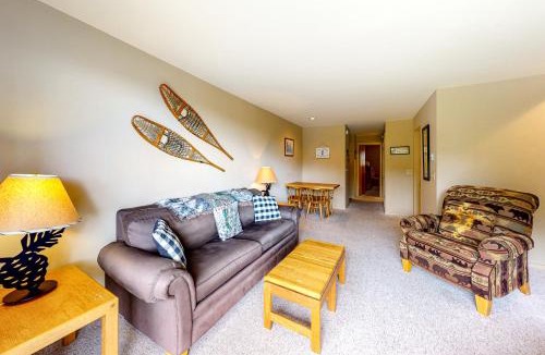 Warren Apartment | Mountainside 44