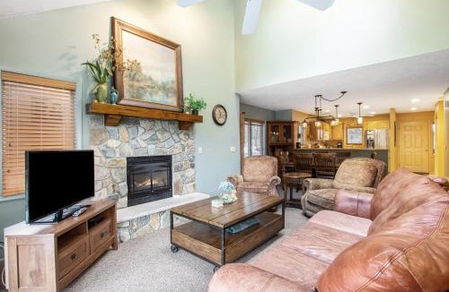 Thompsonville House | Mountainside 612