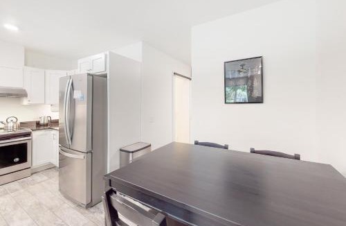 Warren Apartment | Mountainside 63