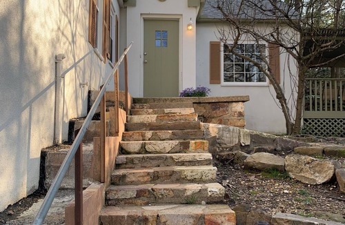 Hot Springs House | Mountainside Cottage