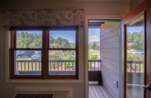 North Woodstock House | Mountainside Getaway at Deer Park Resort