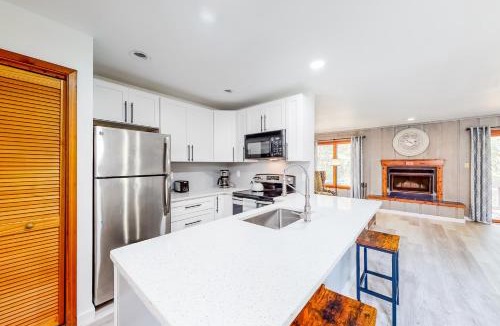 East Stroudsburg Apartment | Mountainside Oasis