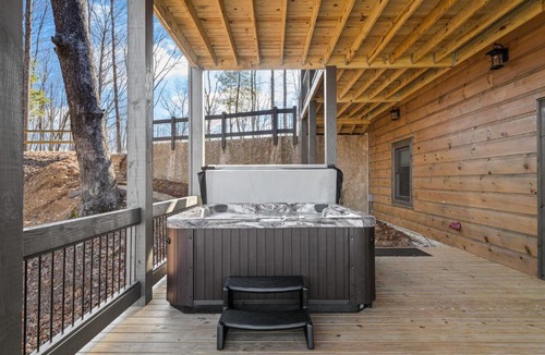 Aska House | Mountainside Retreat