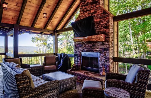 Aska House | Mountainside Retreat