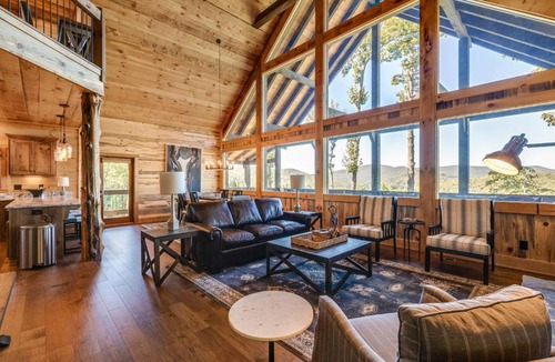 Aska House | Mountainside Retreat