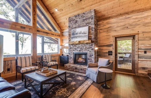 Aska House | Mountainside Retreat