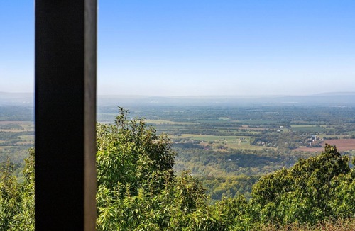 Kabletown Cabin | Mountaintop Cabin w/Poolside Sunsets!