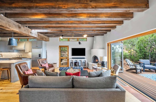 Historic Eastside House | Mountaintop Luxury, Amazing Deck with Fire Pit
