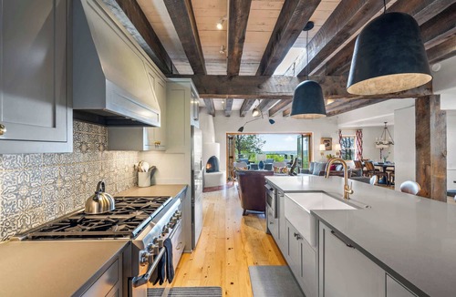 Historic Eastside House | Mountaintop Luxury, Amazing Deck with Fire Pit