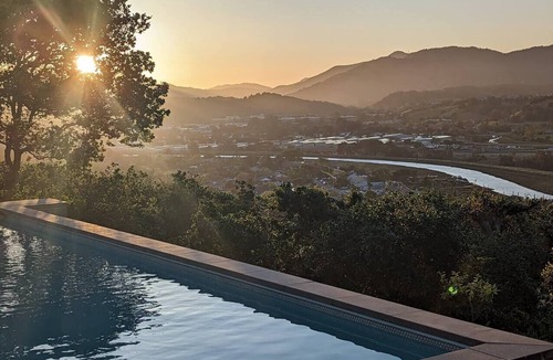 Santa Venetia Condo | Mountaintop poolside suite, sauna, views!