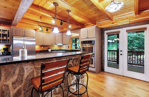 Ellijay Cabin | Mountaintown Creek Lodge - Ellijay GA