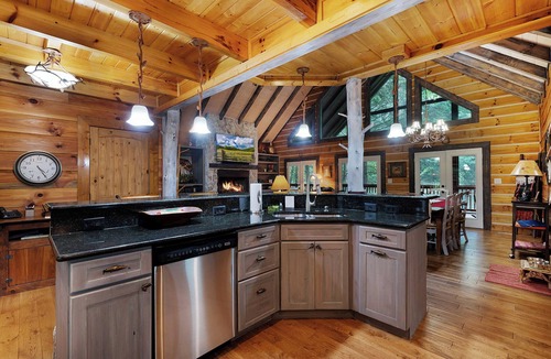 Ellijay Cabin | Mountaintown Creek Lodge - Ellijay GA