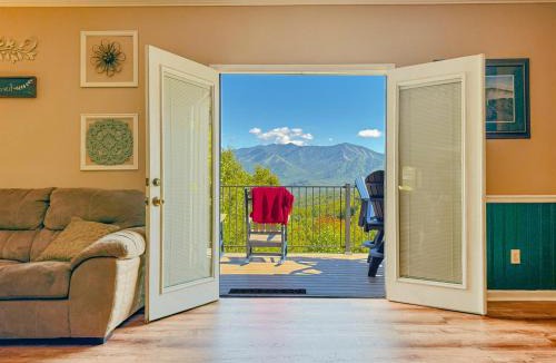 Chalet Village House | Mountainview Majesty