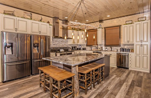 Pigeon Forge Cabin | MountainviewRetreat: MtnView, IndoorPool, HotTub, Wifi, Theater, Games, Resort Facilities