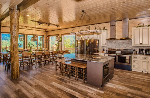 Pigeon Forge Cabin | MountainviewRetreat: MtnView, IndoorPool, HotTub, Wifi, Theater, Games, Resort Facilities