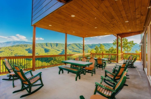 Pigeon Forge Cabin | MountainviewRetreat: MtnView, IndoorPool, HotTub, Wifi, Theater, Games, Resort Facilities