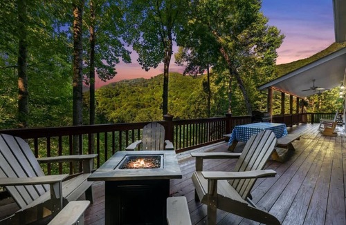 Waynesville Cabin | MountainViews|HotTub|FirePit|BBQ|EV Charger