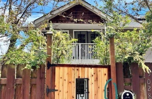 Shoreline House | MountForest Retreat