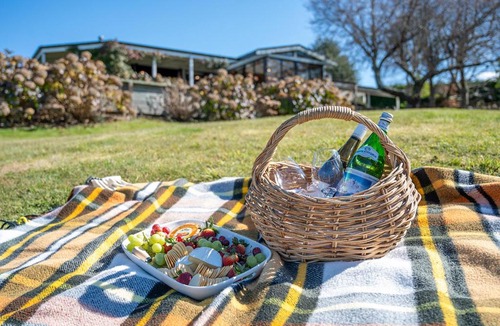 Acacia Bay House | Mountviews Lodge