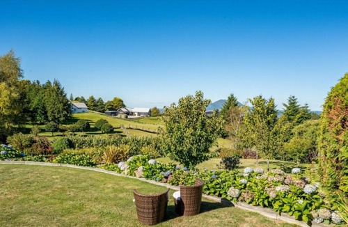 Acacia Bay House | Mountviews Lodge