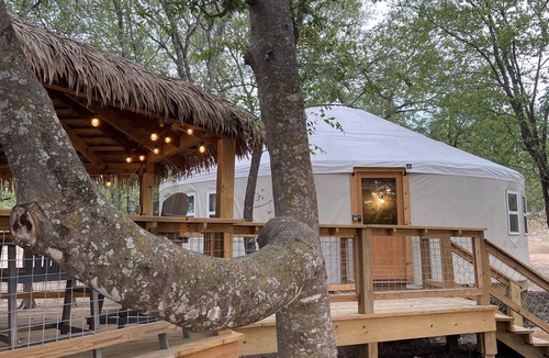 Bandera Cabin | Mourning Dove Yurt! Cold A/C! Hot Tub! Medina River Access ! Close to Town!