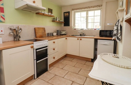Winchcombe Cottage | MOUSE HOLE COTTAGE, pet friendly, with open fire in Winchcombe
