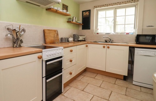 Winchcombe Cottage | MOUSE HOLE COTTAGE, pet friendly, with open fire in Winchcombe