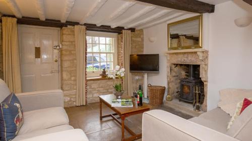 Longborough House | Mouse Manor