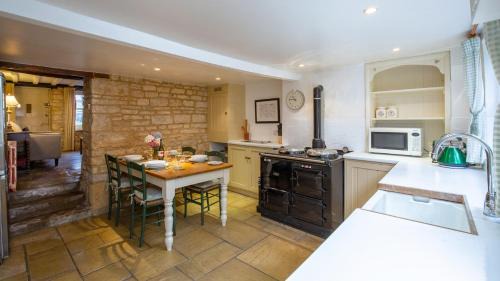 Longborough House | Mouse Manor