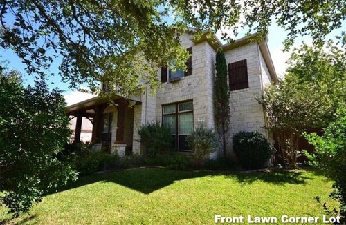 The Hielscher House | MOVE-IN READY/4BR/3.5BA/GREAT SCHOOLS/QUIET STREET/LOVELY NEIGHBORHOOD