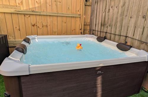Murfreesboro Villa | Movie Night Retreat I Hot Tub I Games I Theater