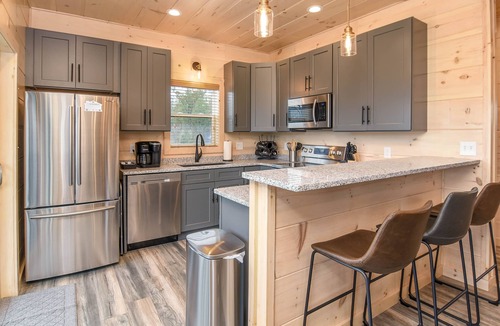 Cottage Gardens House | Movie room, game room, hot tub, AMAZING VIEWS at Mtn Air Lodge!