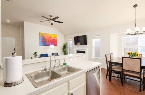 Round Rock House | Movie Room/Nintendo Switch; Low Cleaning Fee!