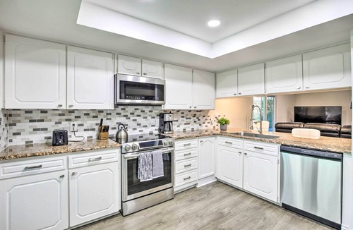 Richardson House | Movie Room & Private Pool: Richardson Retreat
