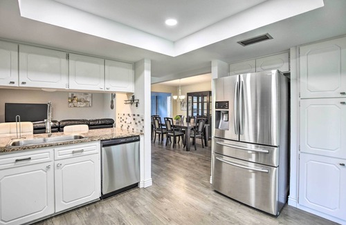 Richardson House | Movie Room & Private Pool: Richardson Retreat