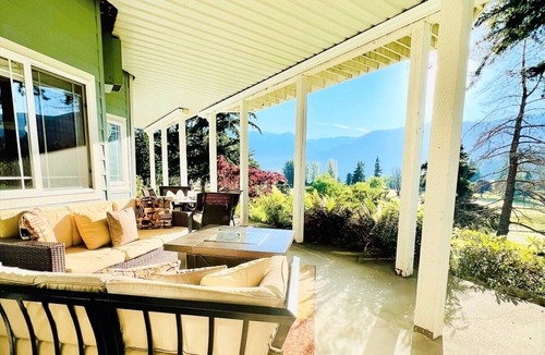 Sudden Valley House | Movie Theater! Hot Tub! Private Rental 3 Bedrooms and 2 Bathrooms.