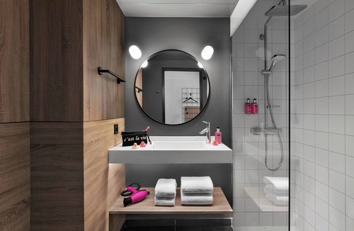 Colombier-Saugnieu Hotel | Moxy Lyon Airport