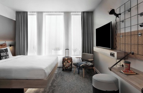 Colombier-Saugnieu Hotel | Moxy Lyon Airport