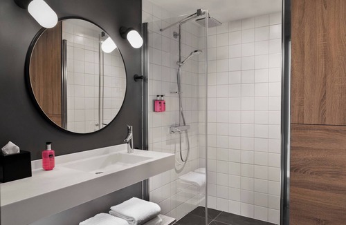 Colombier-Saugnieu Hotel | Moxy Lyon Airport