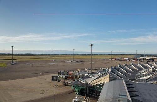 Colombier-Saugnieu Hotel | Moxy Lyon Airport