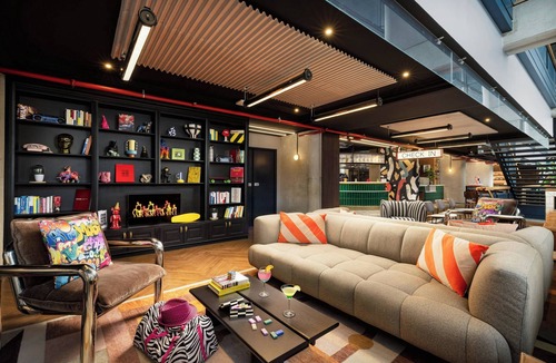 Quartier du Pont-de-Flandre Hotel | Moxy Paris La Villette