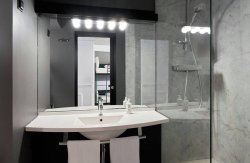 Quartier du Pont-de-Flandre Hotel | Moxy Paris La Villette