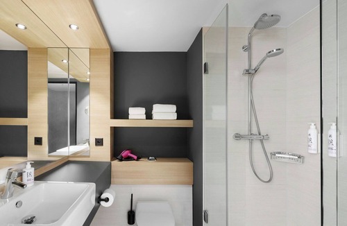 District 9 Hotel | Moxy Zurich