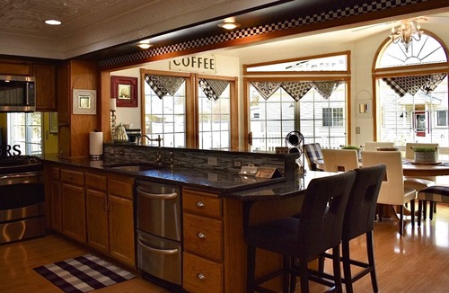 Baker City House | MP - Comfort Awaits! 3 Bdrm, Hot Tub